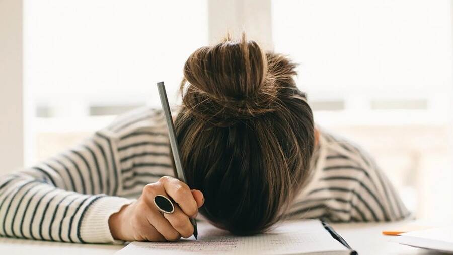 朋友在英国留学被开除不能毕业怎么办