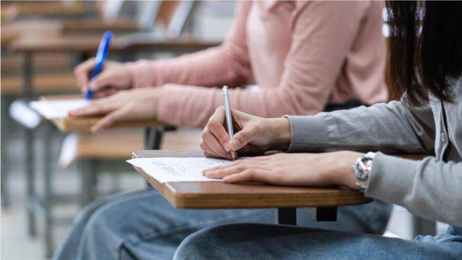 莫纳什大学考试结束后没有停笔，被老师发现要上报学校怎么办
