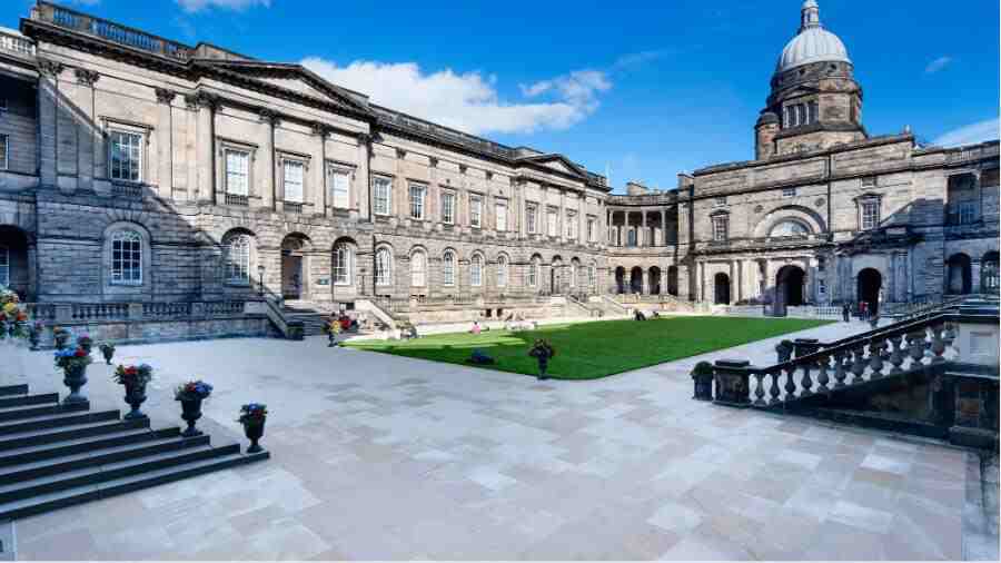 爱丁堡大学的毕业论文延期Extension和EC怎么选