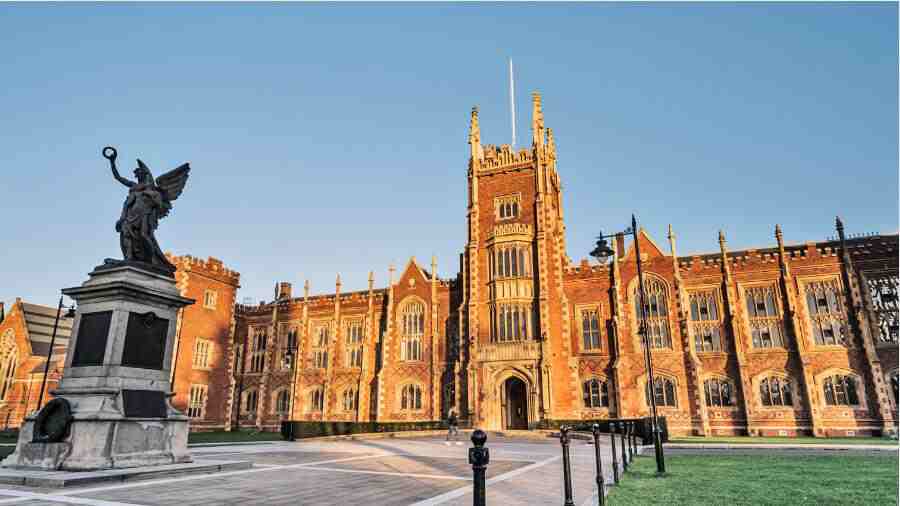 加拿大女王大学被指控AI学术不端怎么办