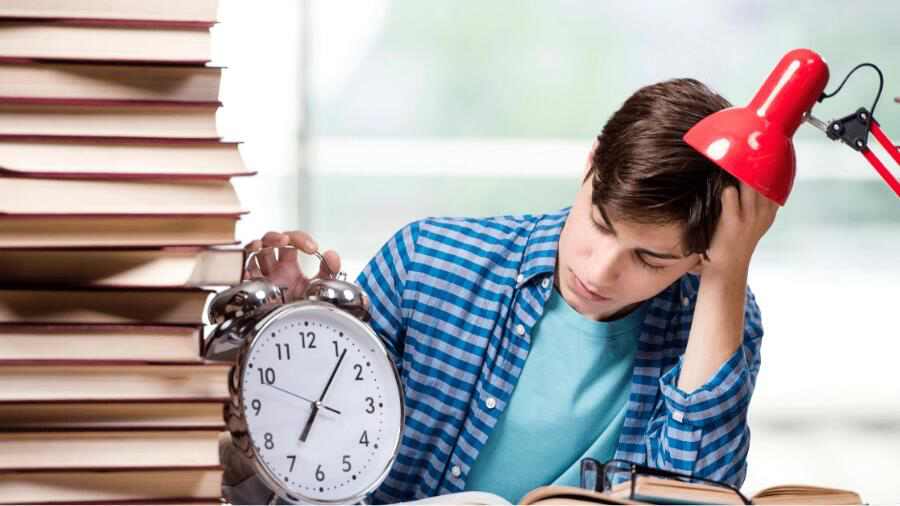 英国硕士论文延期的后果是什么