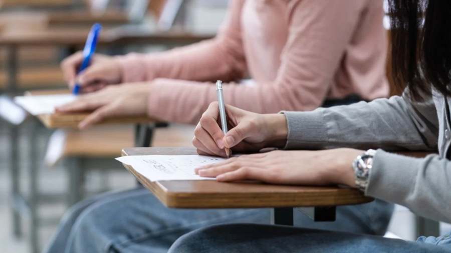 布里斯托大学考试延期